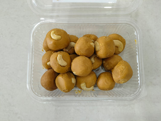 Bhojn Mart Foods PREMIUM Home Made Besan Ladoo Fried in Amul Ghee - 1 Kg