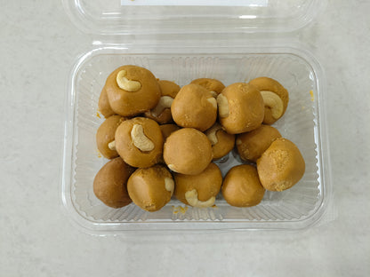 Bhojn Mart Foods PREMIUM Home Made Besan Ladoo Fried in Amul Ghee - 1 Kg